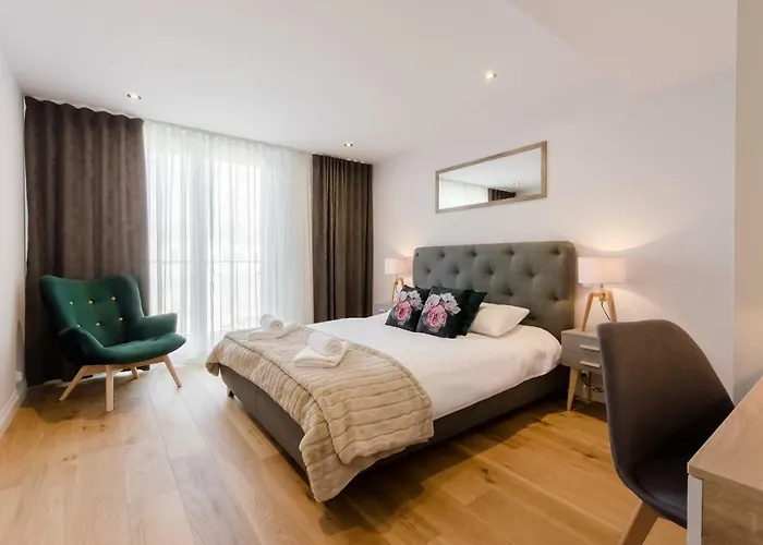 Kazimierz Penthouse With Private Terrace * Cracóvia